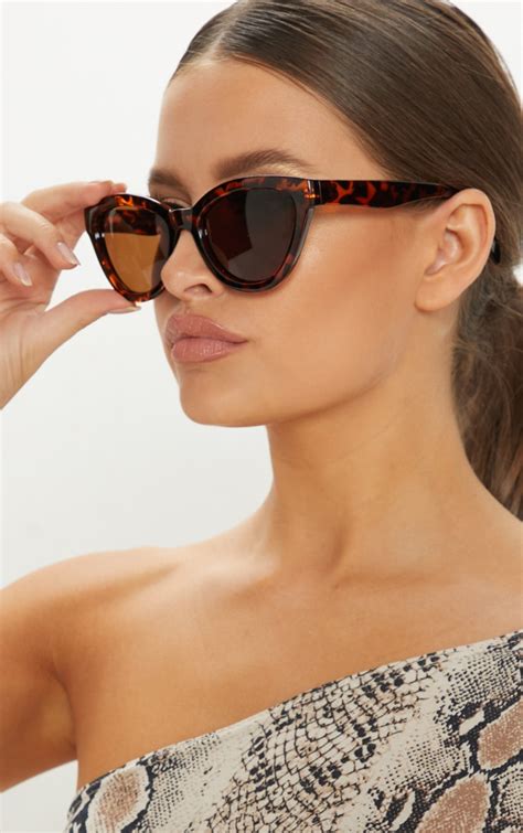 Cat eye sunglasses in tortoiseshell 